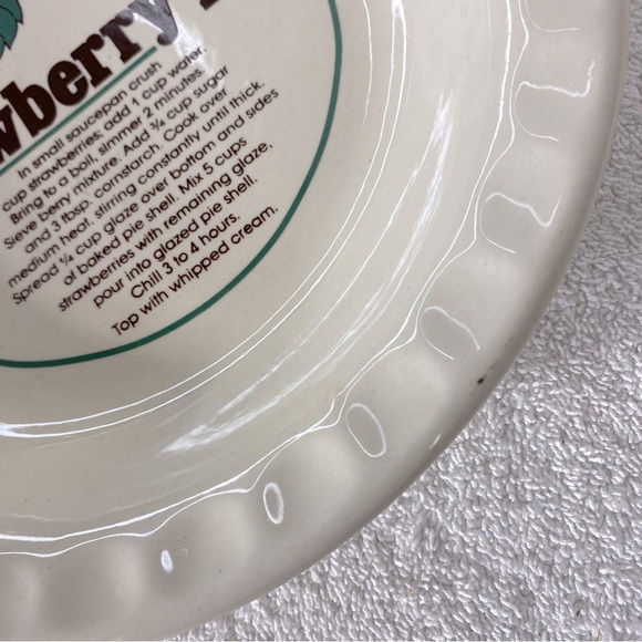 Vintage Strawberry Pie Ceramic Pie Dish Pie Plate With Recipe - Picture 6 of 11